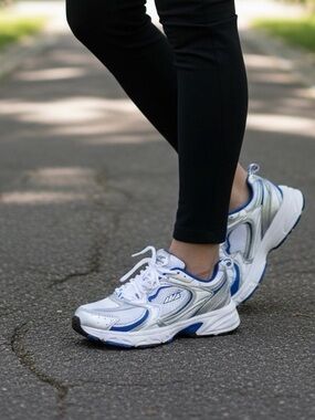 Avia Women’s 5000 Performance Sneakers – Size 7.5 Wide – White/Silver/Blue